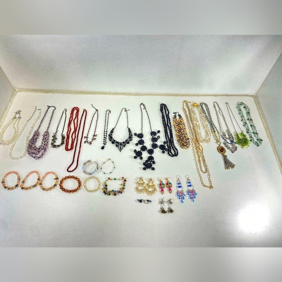 31 Psc Lot of Crystal Bead  Jewelry -Monet Ali-Khan NY Necklece Earrings Bracelt - Picture 1 of 16